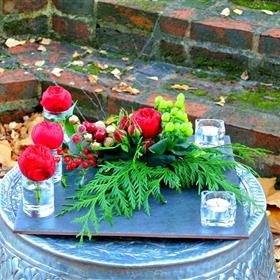 fwthumbCHRISTMAS FLORAL SUSHI TABLE CENTRE ON SLATE FACED TERRACOTTA 1.jpg
